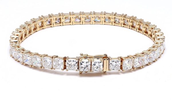 Tennis Bracelet in 18K Yellow Gold with Princess-Cut Diamonds - Obrázek 2