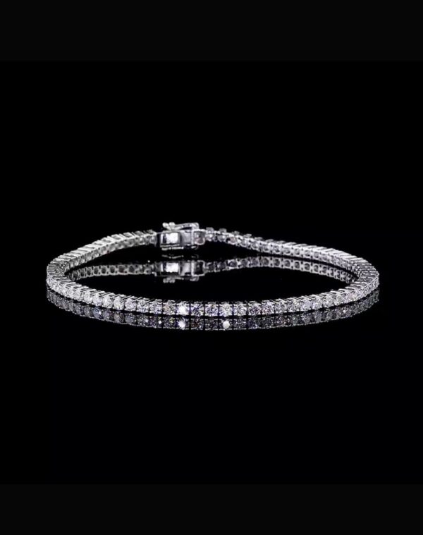 Tennis Bracelet in 18K White Gold with Round-Cut Diamonds - Image 3